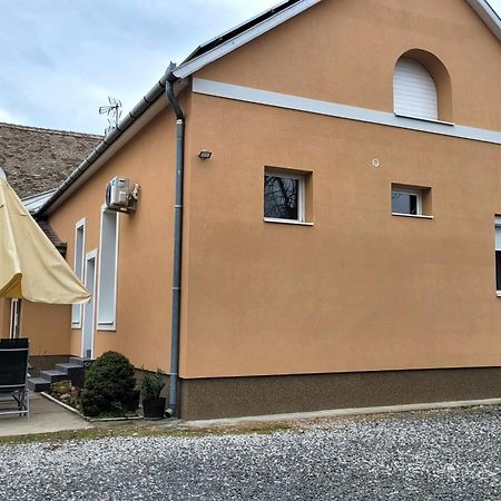 Megyehaz Apartman Makó Exteriér fotografie